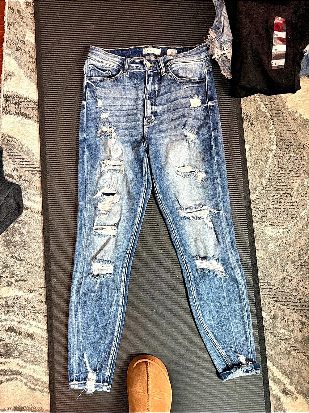 Distressed Skinny Jeans in Blue